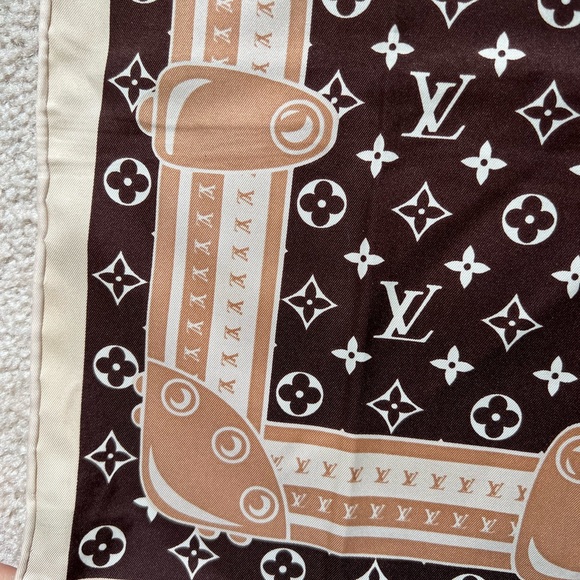 Louis Vuitton hand rolled silk scarf,made in france. - Picture 4 of 6